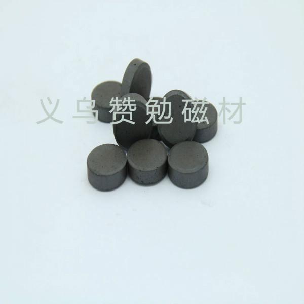供應(yīng)鐵氧體磁鐵 圓片打孔磁鐵 環(huán)形磁鐵熱銷球形磁鐵 異性圓片磁鐵