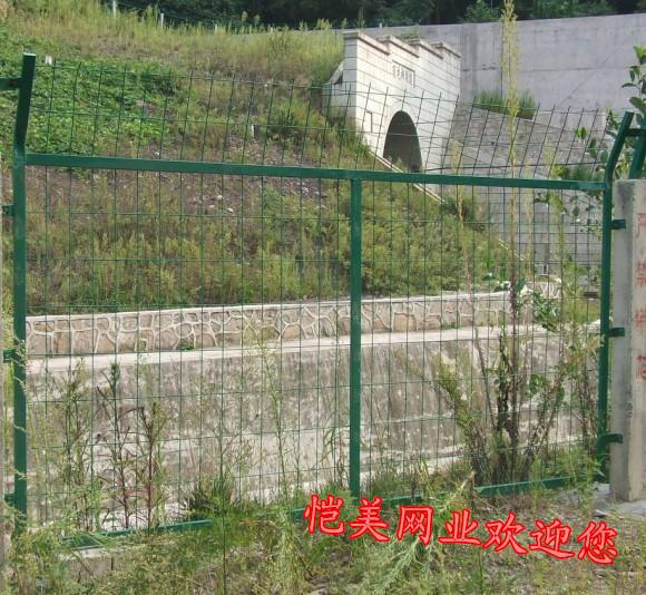 武漢護(hù)欄網(wǎng)圖片