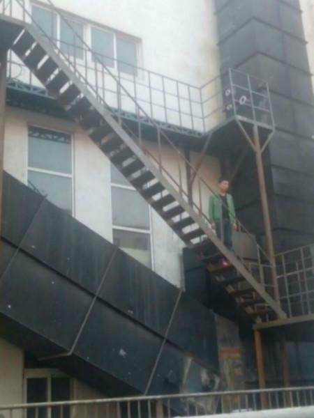 供應(yīng)玻璃鱗片膠泥防火嗎